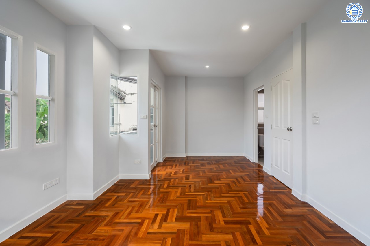 บ้านมือสองตกแต่งใหม่ แบรนด์ LH ม.ชัยพฤกษ์ บางบัวทอง หลังมุม เนื้อที่ 57.7 ตร.ว. ฟังก์ชัน 3 ห้องนอน 2 ห้องน้ำ จอดรถ 2 คัน พร้อม facilities ครบครัน บนทำเลเดินทางสะดวก ติดถนนบางกรวย-ไทรน้อย ใกล้เซ็นทรัลเวสต์เกต และรถไฟฟ้าสายสีม่วง "สถานีบางพลู"